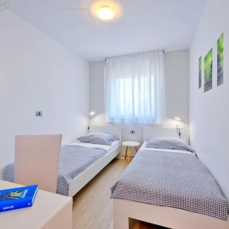 Villa With Private Pool In Village Jadreski Pula