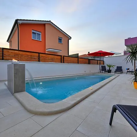 Villa With Private Pool In Village Jadreski