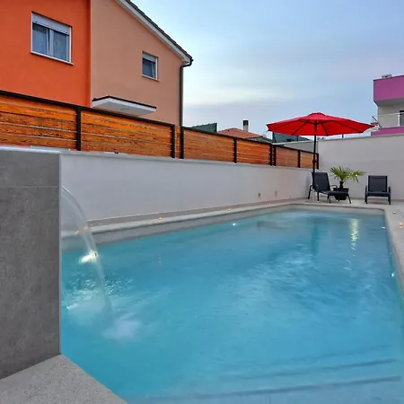 Villa With Private Pool In Village Jadreski *